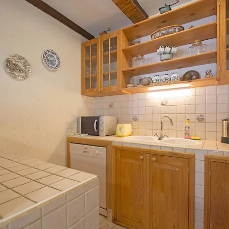 Tatil Evi Mediterrane Steinfinca Mit Privatpool, Privatparkplatz, Bbq-bereich, Waschmaschine