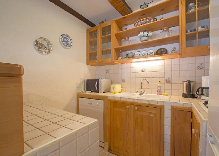 Tatil Evi Mediterrane Steinfinca Mit Privatpool, Privatparkplatz, Bbq-bereich, Waschmaschine