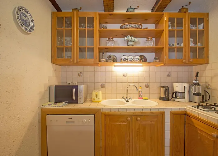 Tatil Evi Mediterrane Steinfinca Mit Privatpool, Privatparkplatz, Bbq-bereich, Waschmaschine