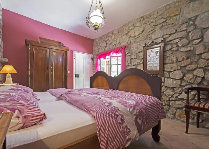 Mediterrane Steinfinca Mit Privatpool, Privatparkplatz, Bbq-bereich, Waschmaschine
