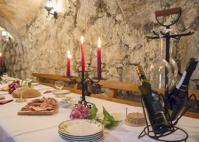 Tatil Evi Mediterrane Steinfinca Mit Privatpool, Privatparkplatz, Bbq-bereich, Waschmaschine