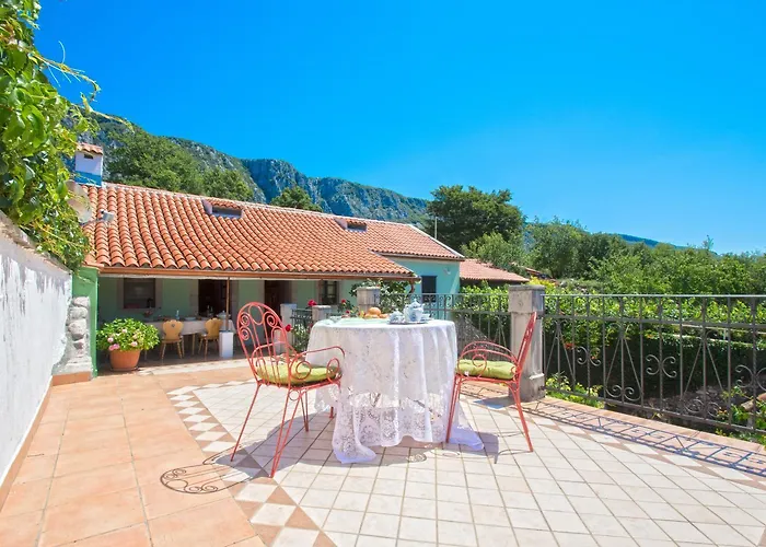 Mediterrane Steinfinca Mit Privatpool, Privatparkplatz, Bbq-bereich, Waschmaschine