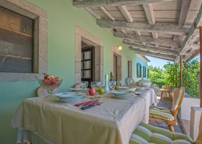 Tatil Evi Mediterrane Steinfinca Mit Privatpool, Privatparkplatz, Bbq-bereich, Waschmaschine