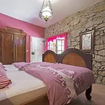 Mediterrane Steinfinca Mit Privatpool, Privatparkplatz, Bbq-bereich, Waschmaschine