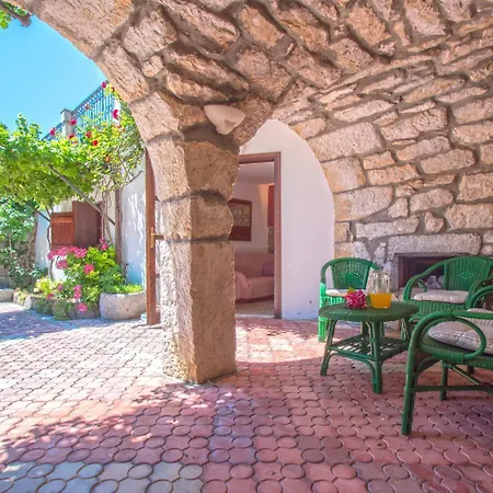 Mediterrane Steinfinca Mit Privatpool, Privatparkplatz, Bbq-bereich, Waschmaschine Holiday home